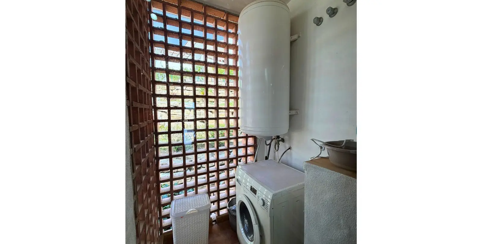 Sale of middle floor apartment in Casares Playa 19