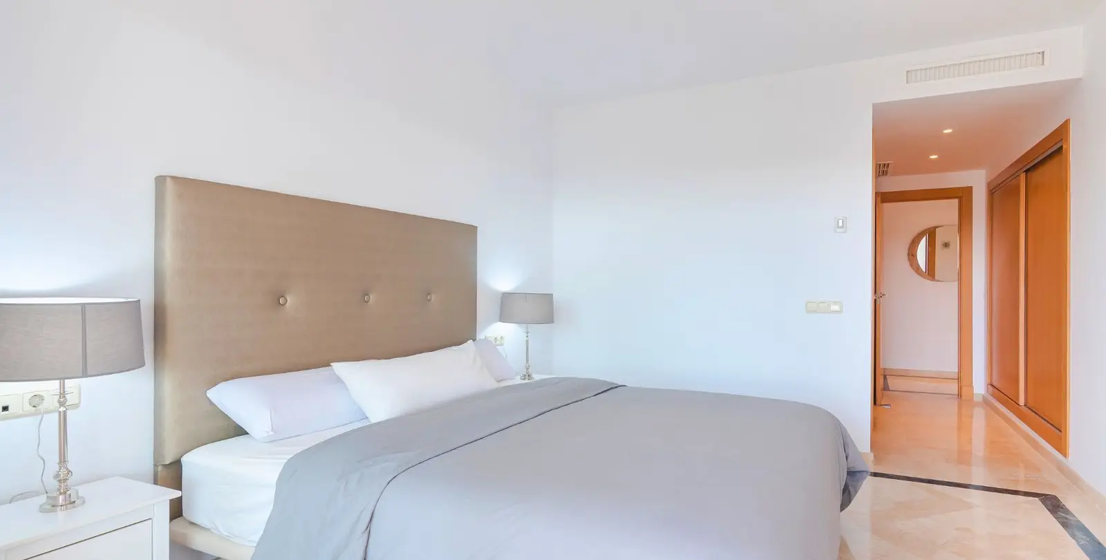 Sale of middle floor apartment in Casares Playa 22