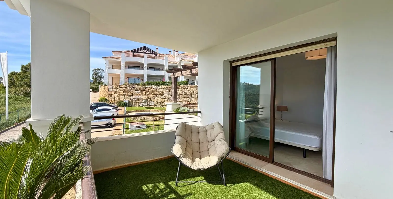 Sale of middle floor apartment in Casares Playa 24