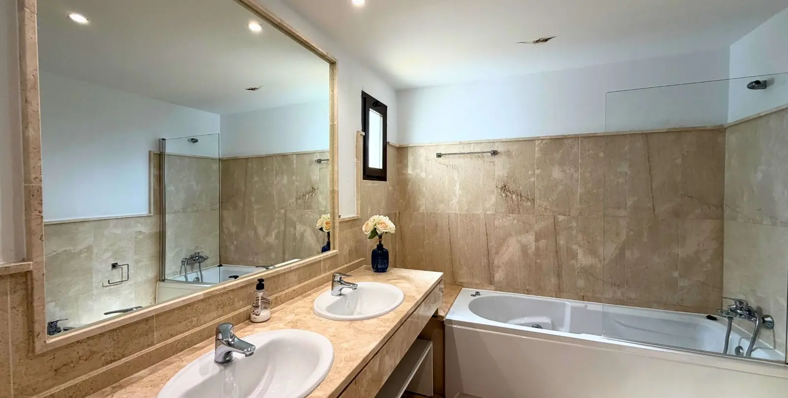 Sale of middle floor apartment in Casares Playa 26