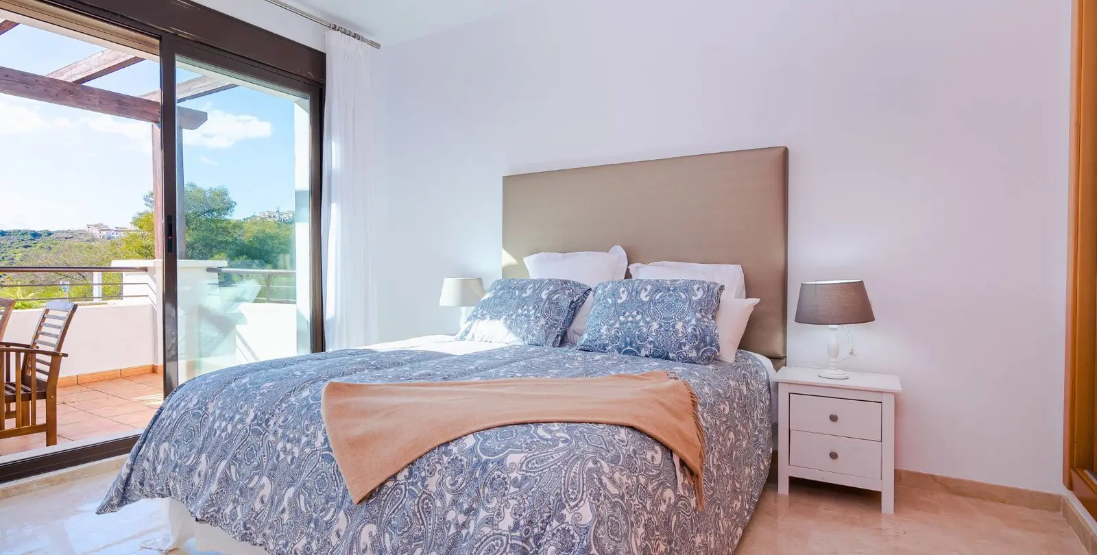 Sale of middle floor apartment in Casares Playa 29