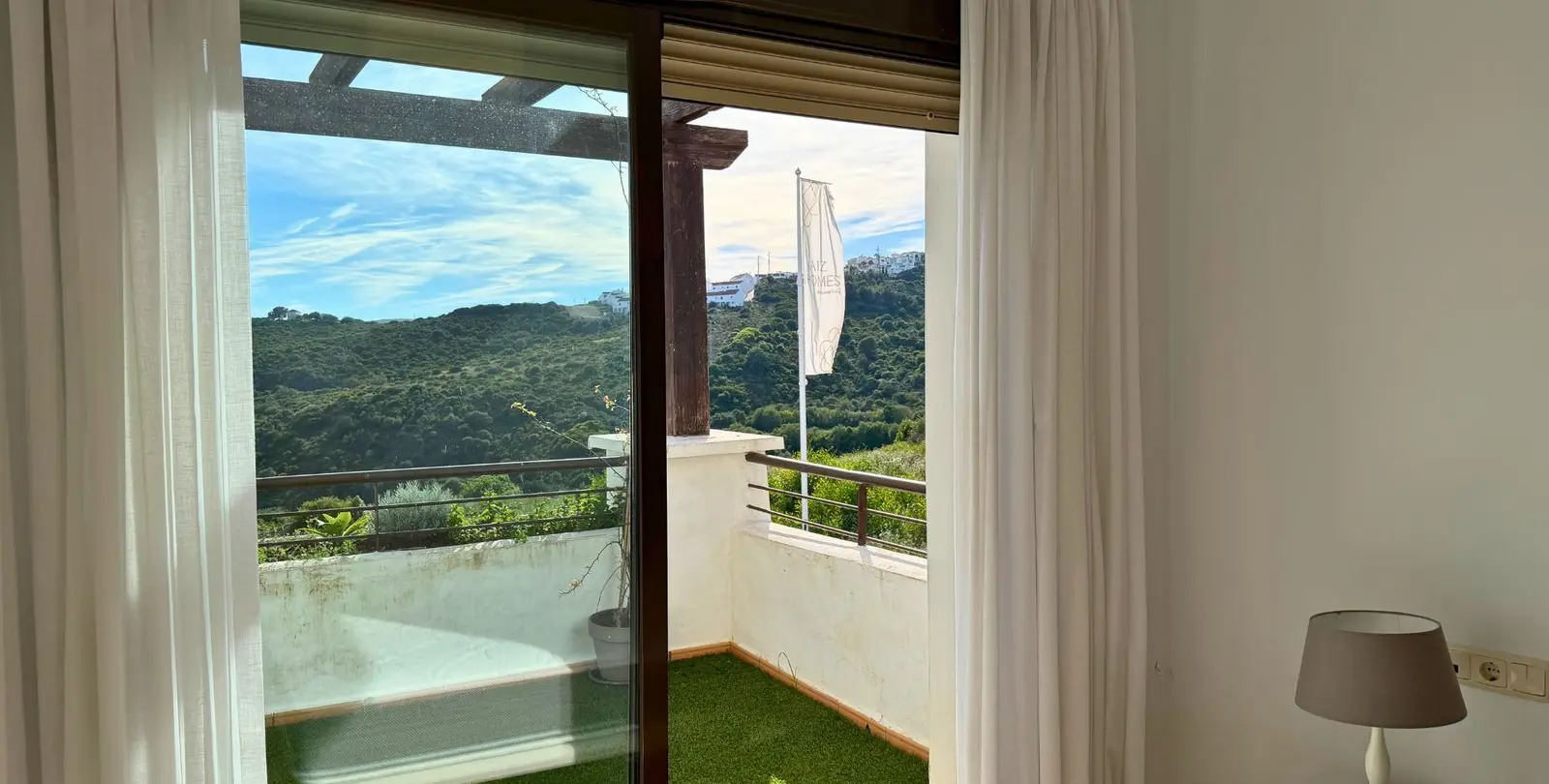 Sale of middle floor apartment in Casares Playa 31