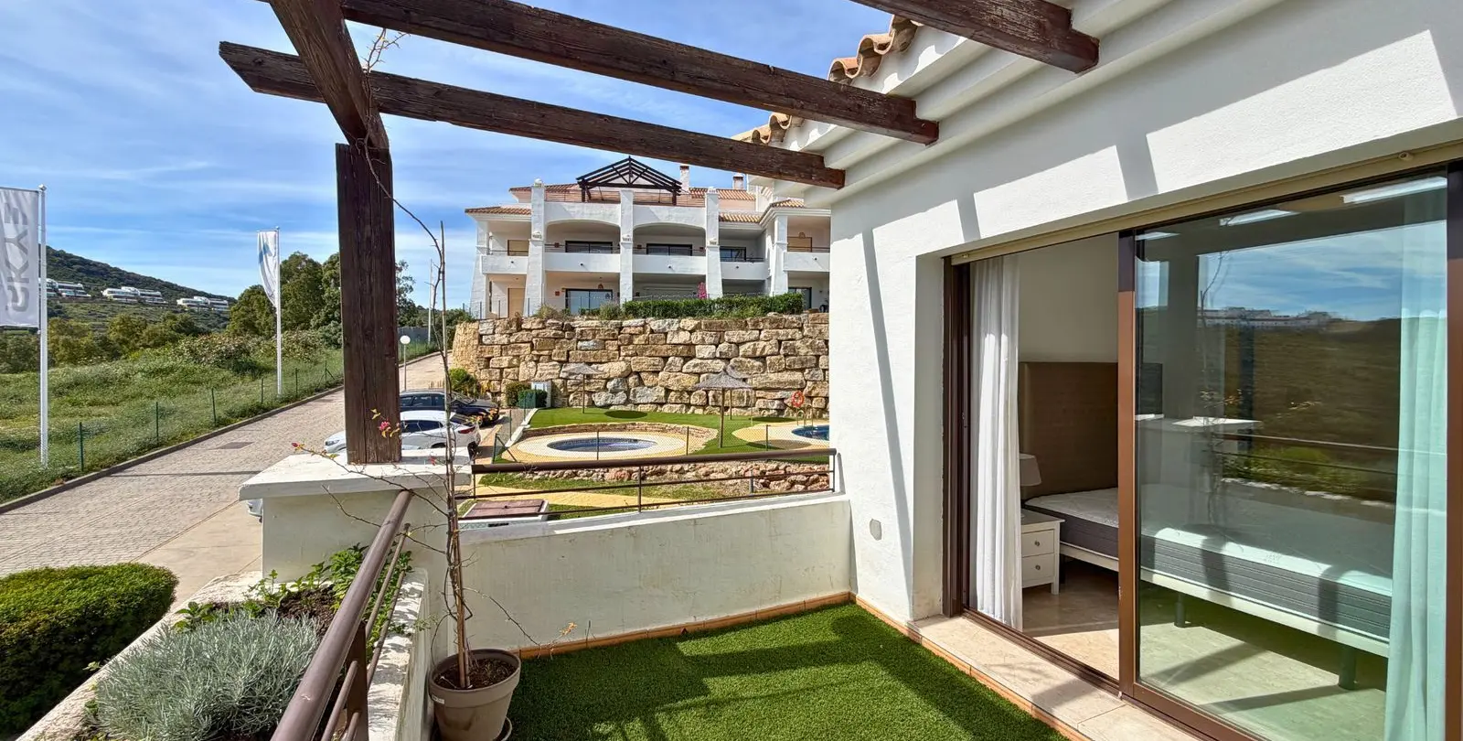 Sale of middle floor apartment in Casares Playa 32