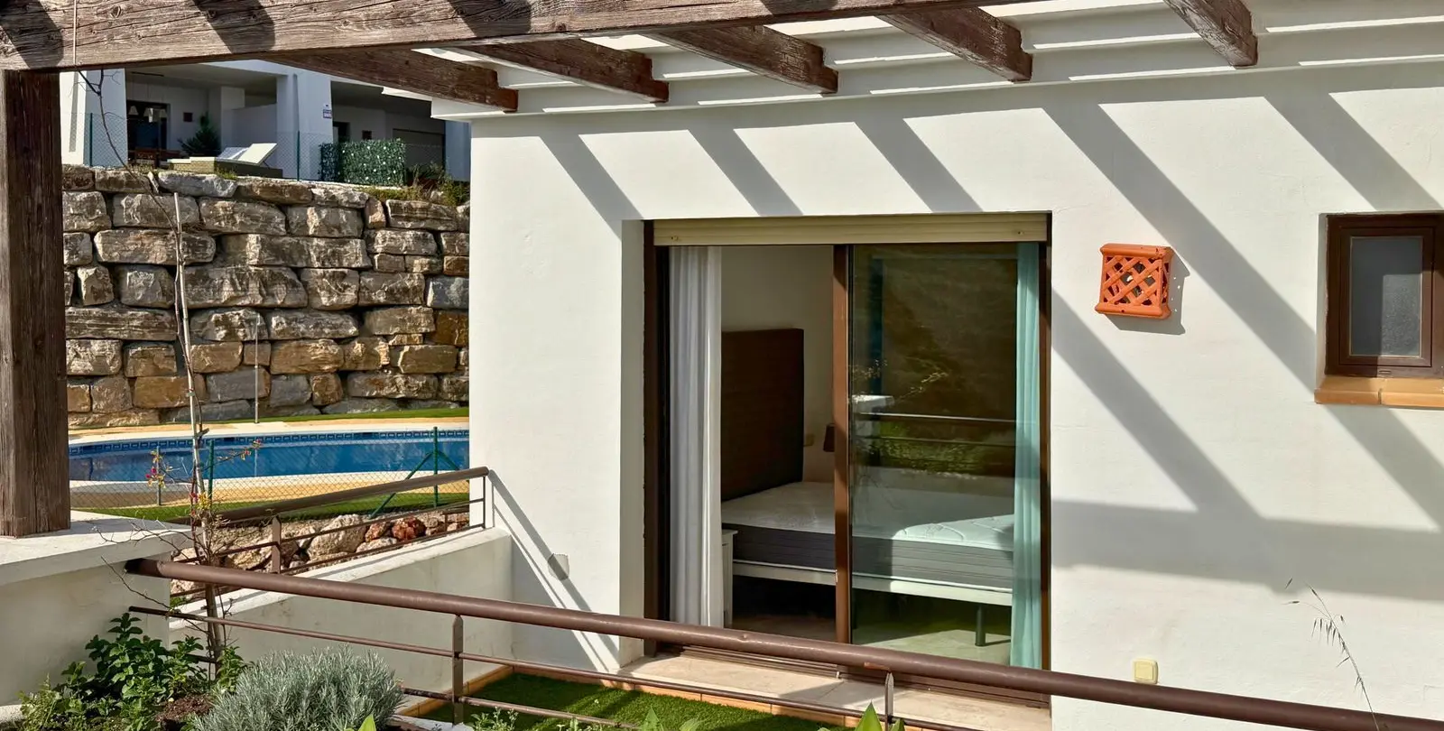 Sale of middle floor apartment in Casares Playa 33