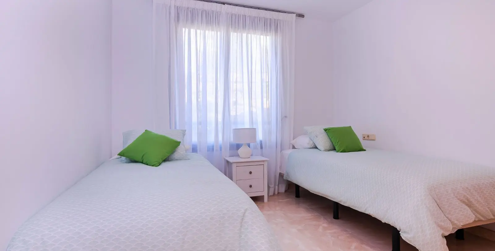 Sale of middle floor apartment in Casares Playa 36