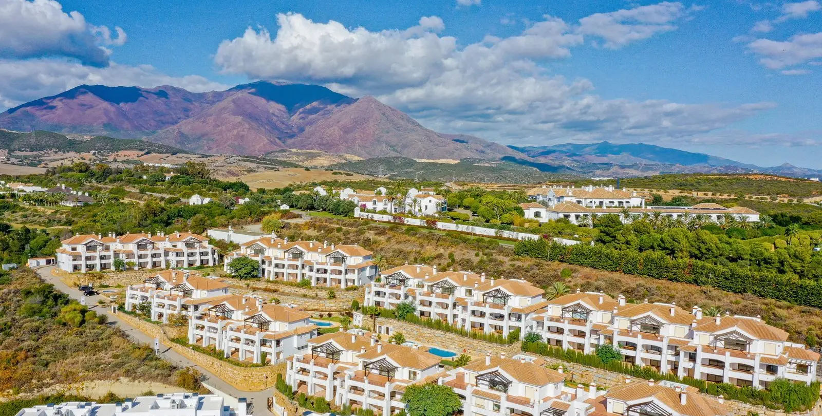 Sale of middle floor apartment in Casares Playa 40