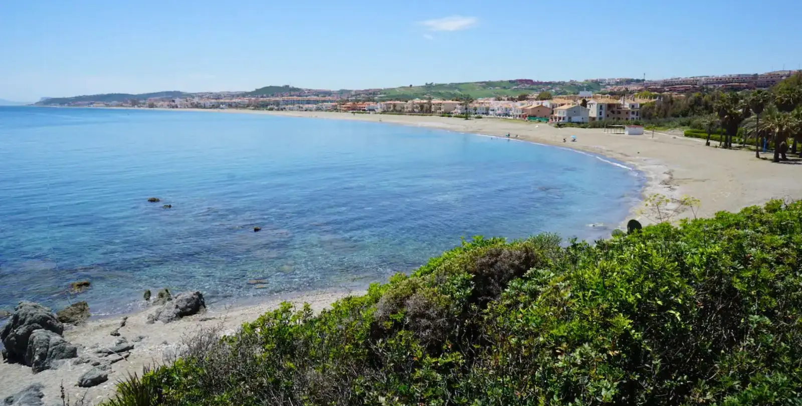 Sale of middle floor apartment in Casares Playa 41