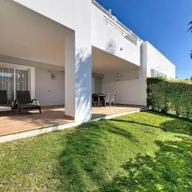 Продажа апартаментов на первом этаже в Estepona