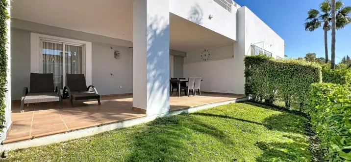 Продажа апартаментов на первом этаже в Estepona 0