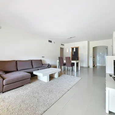 Продажа апартаментов на первом этаже в Estepona