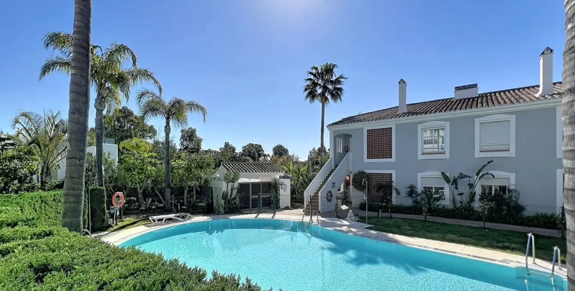 Sale of ground floor apartment in Estepona 15