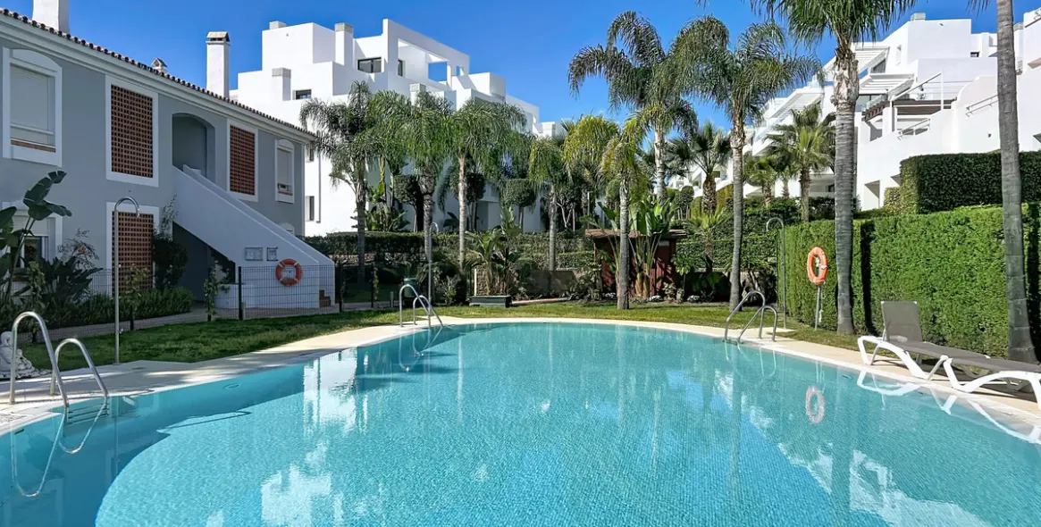 Sale of ground floor apartment in Estepona 16