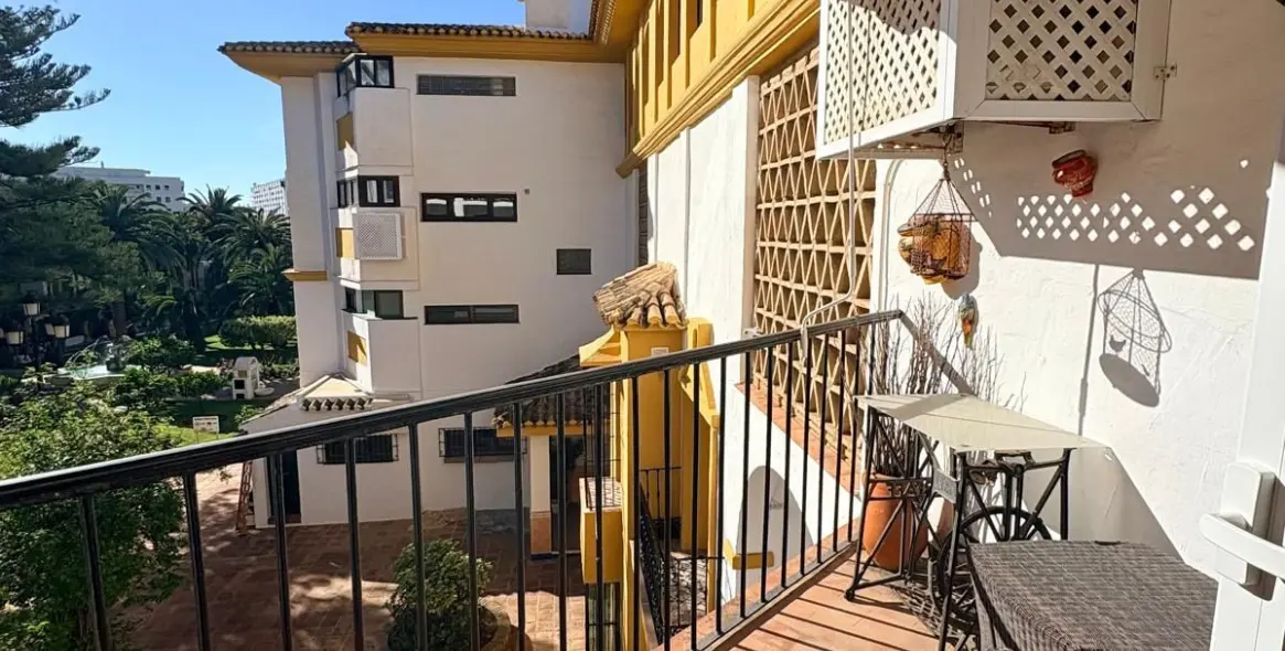 Venta de apartamento en planta media en Fuengirola 1