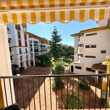 Sale of middle floor apartment in Fuengirola