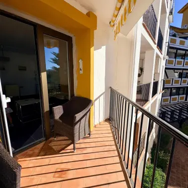 Sale of middle floor apartment in Fuengirola