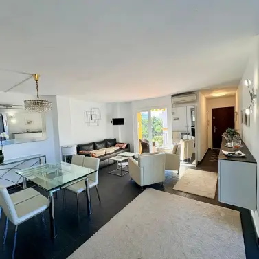 Sale of middle floor apartment in Fuengirola