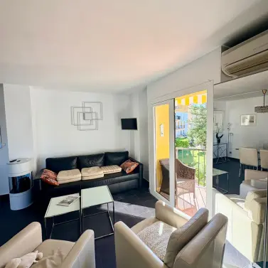 Sale of middle floor apartment in Fuengirola