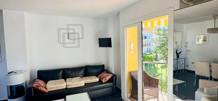 Sale of middle floor apartment in Fuengirola 4