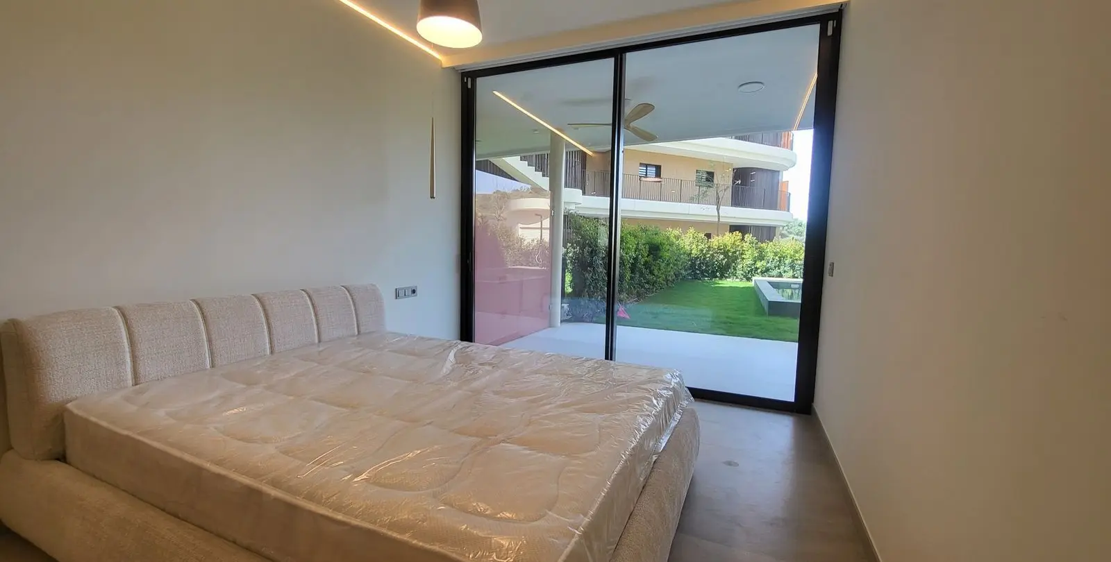 Venta de apartamento en planta baja en Higueron 5