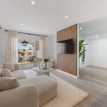 Sale of middle floor apartment in Nueva Andalucía
