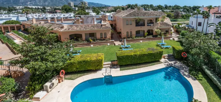 Sale of middle floor apartment in Nueva Andalucía 1