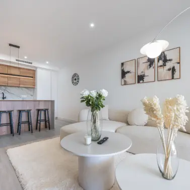 Sale of middle floor apartment in Nueva Andalucía