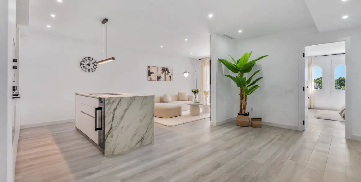 Sale of middle floor apartment in Nueva Andalucía 7