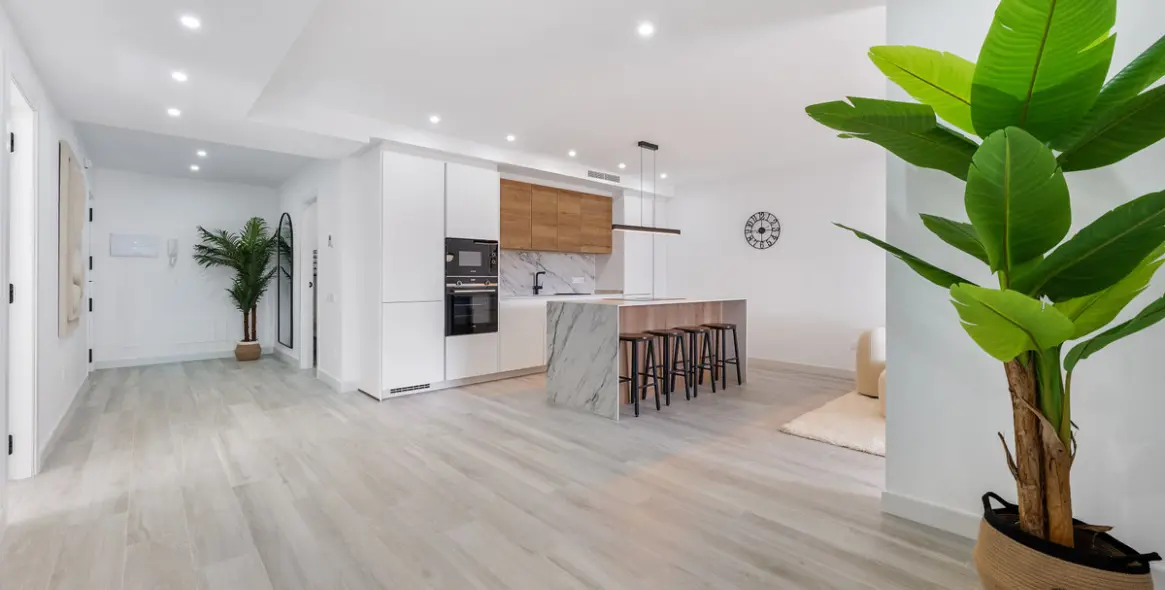 Sale of middle floor apartment in Nueva Andalucía 12
