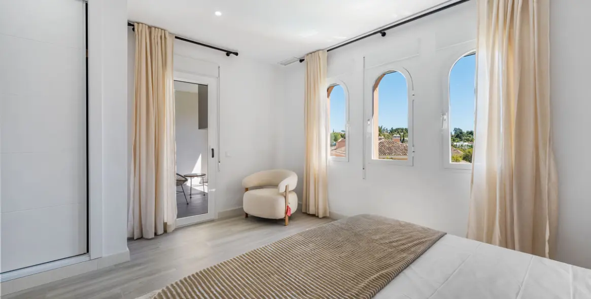Sale of middle floor apartment in Nueva Andalucía 15