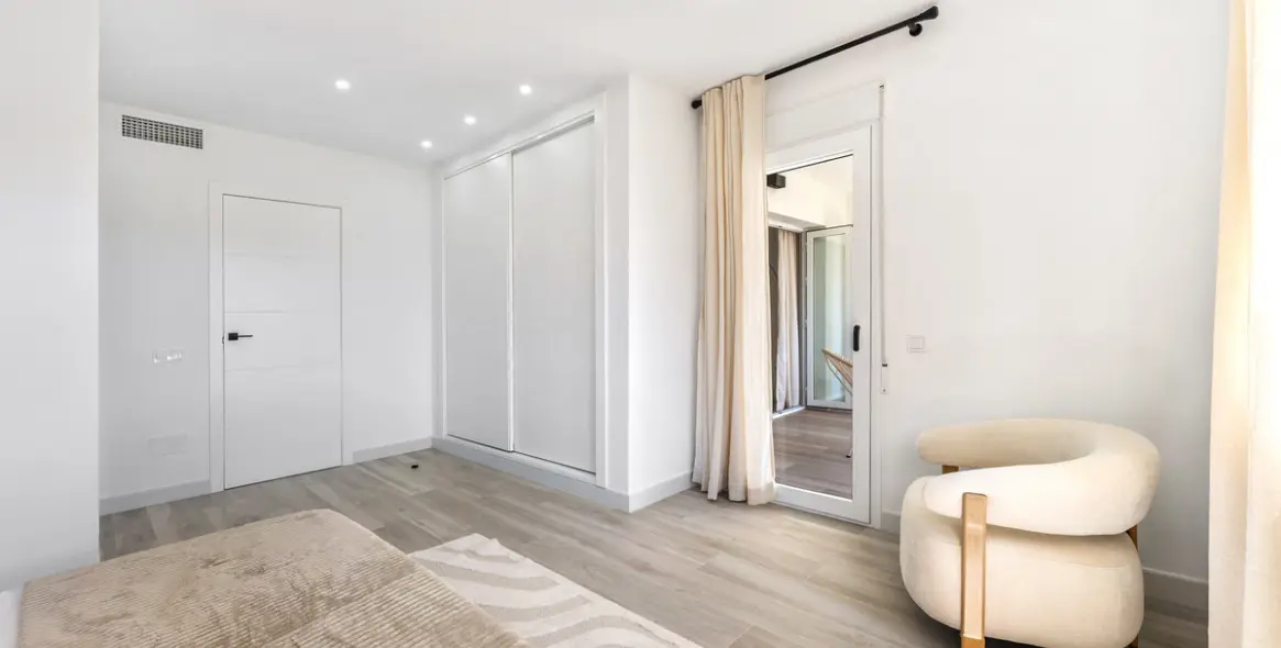 Sale of middle floor apartment in Nueva Andalucía 16