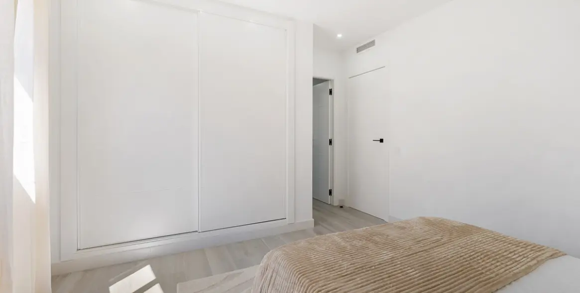 Sale of middle floor apartment in Nueva Andalucía 22