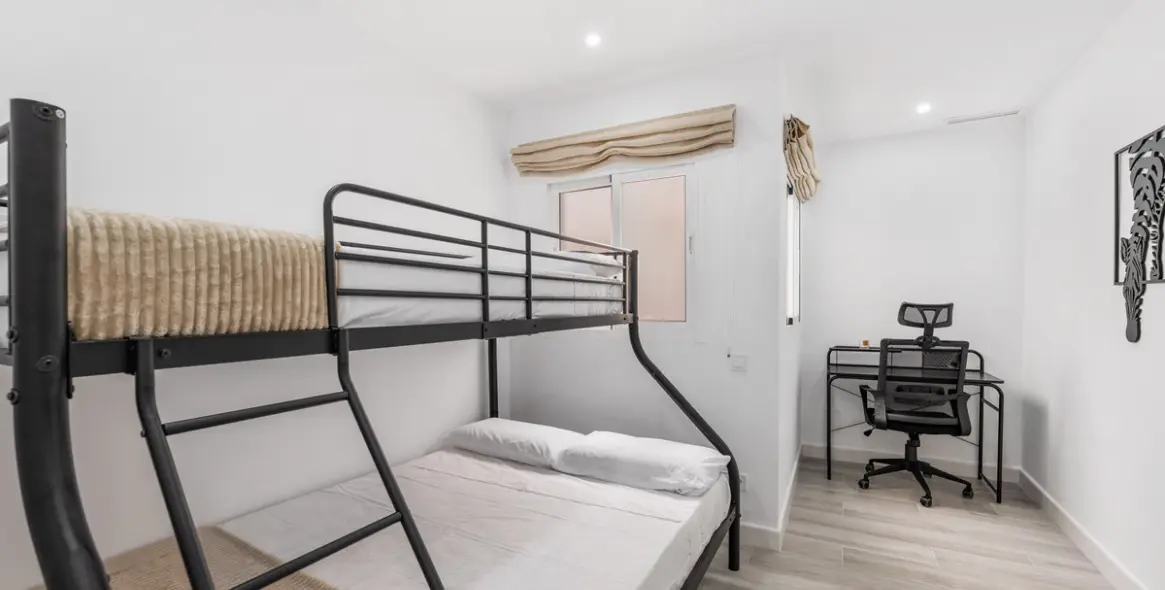 Sale of middle floor apartment in Nueva Andalucía 25