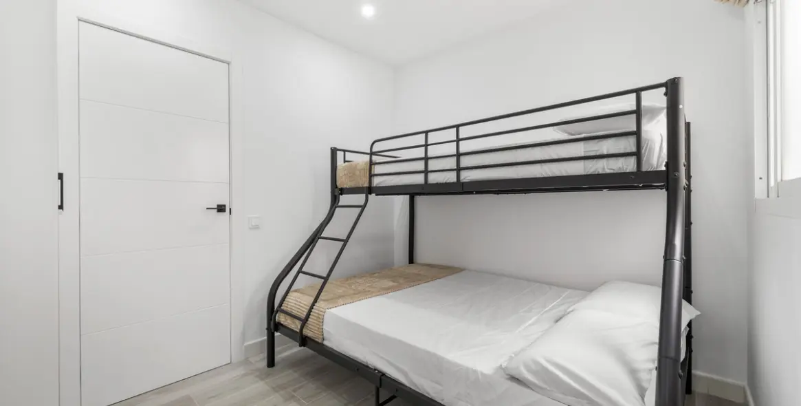 Sale of middle floor apartment in Nueva Andalucía 26