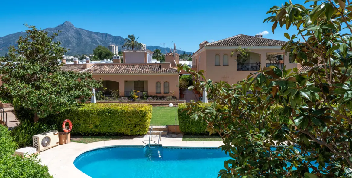 Sale of middle floor apartment in Nueva Andalucía 27