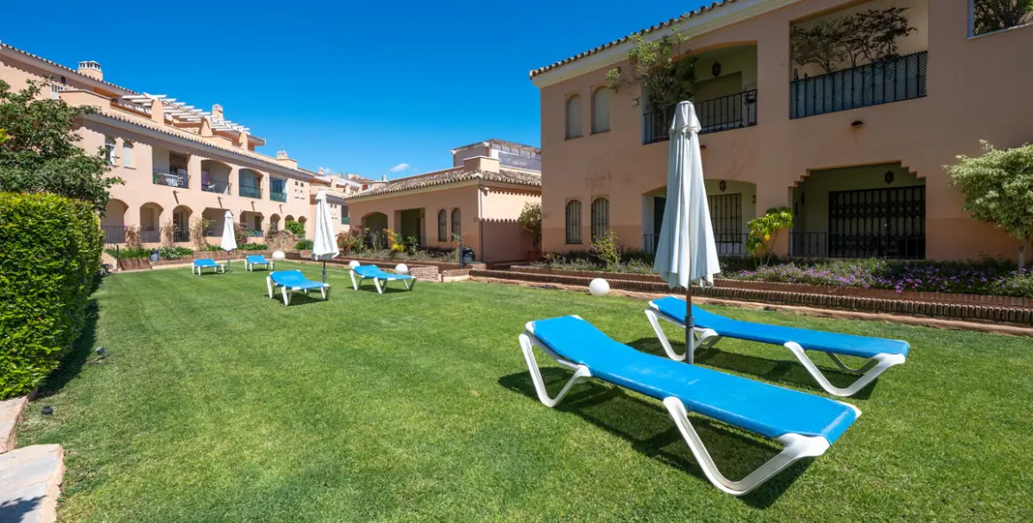 Sale of middle floor apartment in Nueva Andalucía 29