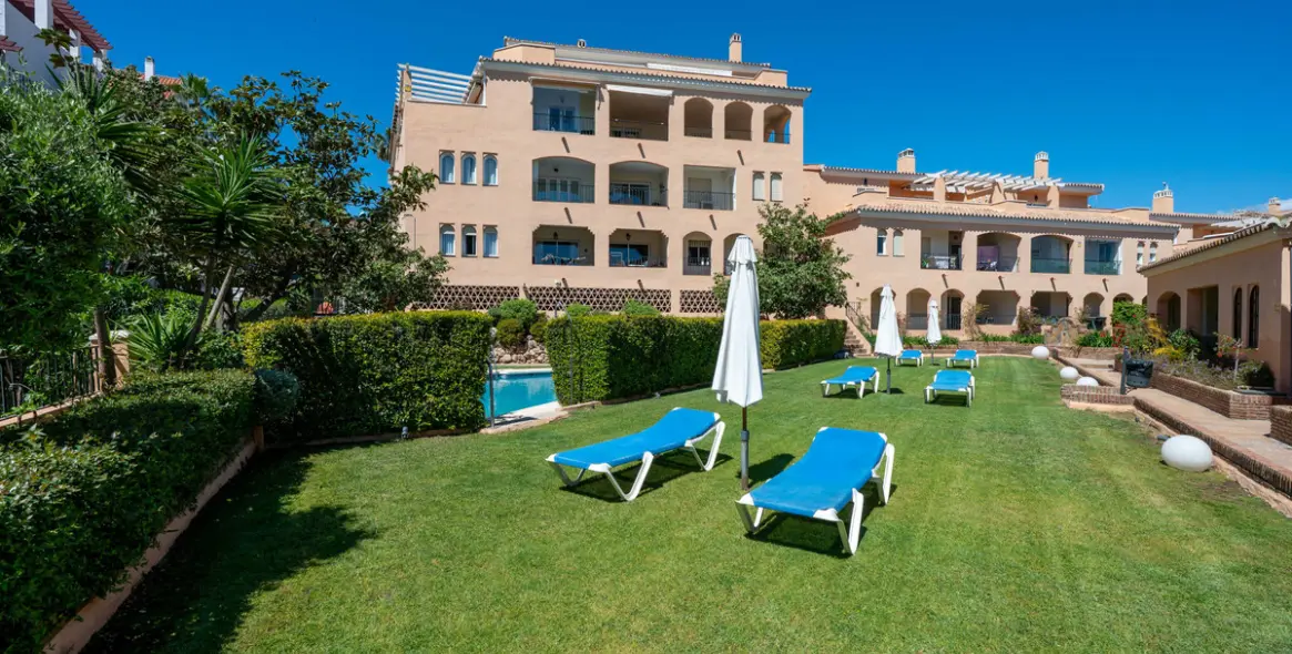 Sale of middle floor apartment in Nueva Andalucía 30