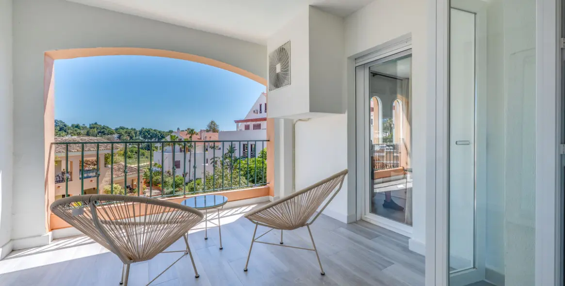 Sale of middle floor apartment in Nueva Andalucía 31