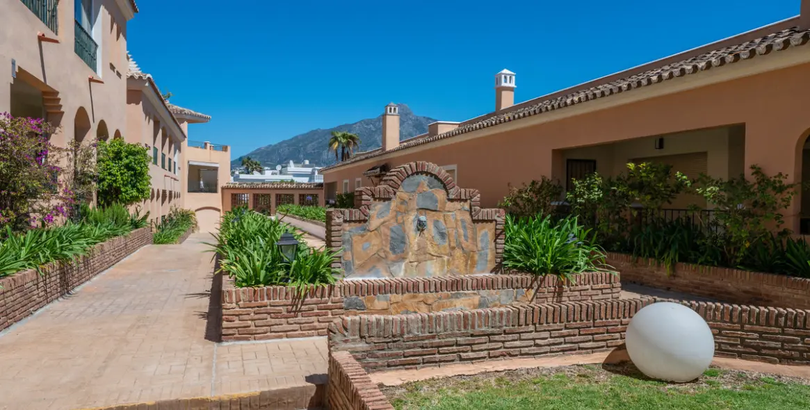 Sale of middle floor apartment in Nueva Andalucía 33