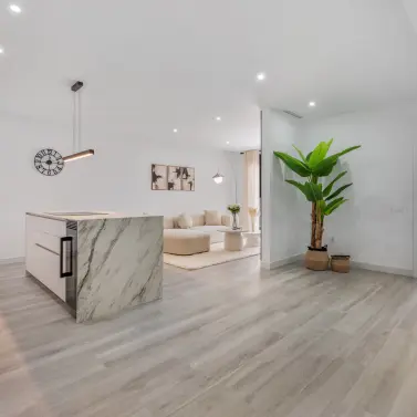 Sale of middle floor apartment in Nueva Andalucía