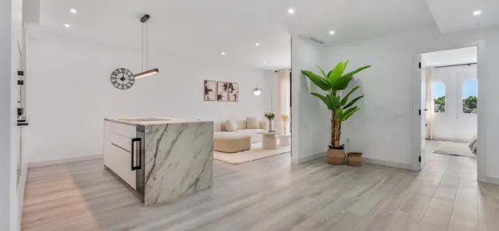 Sale of middle floor apartment in Nueva Andalucía 4