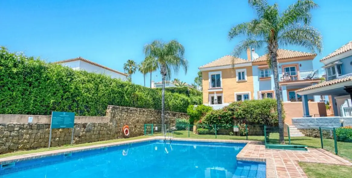 Продажа таунхауса в Nueva Andalucía 14