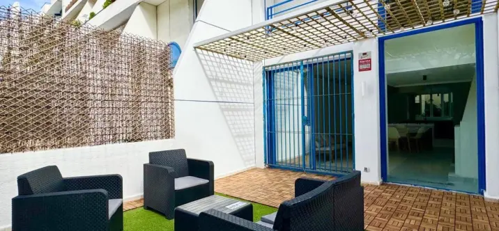 Продажа двухуровневых апартаментов в The Golden Mile 1