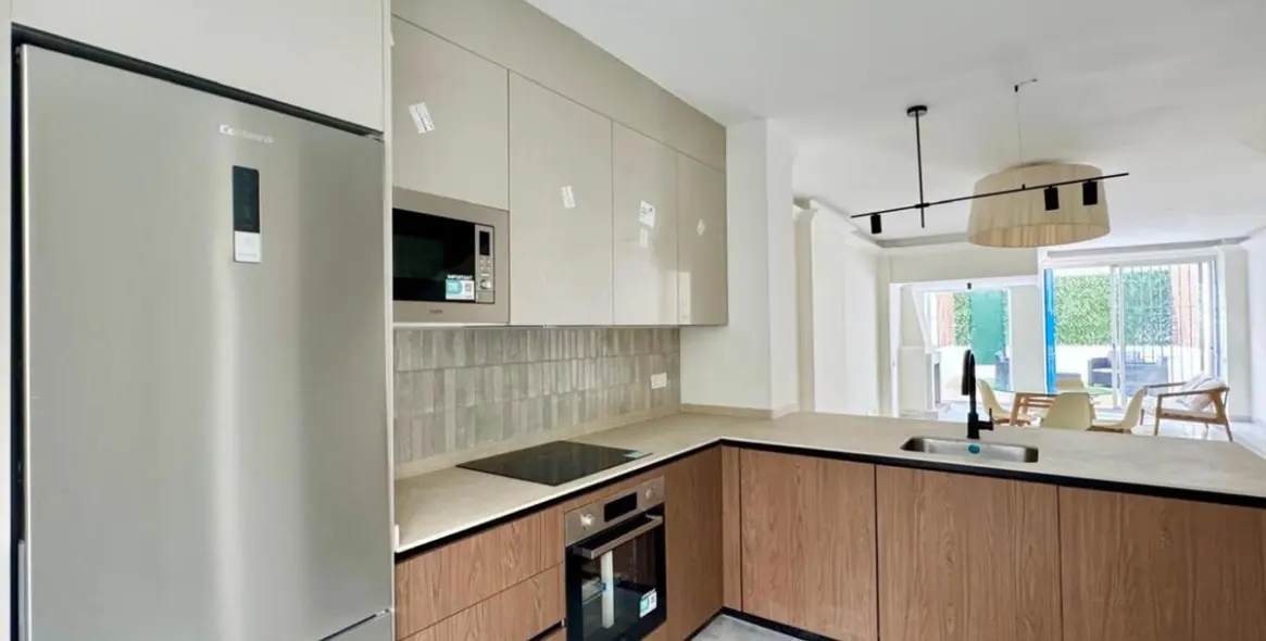 Продажа двухуровневых апартаментов в The Golden Mile 7