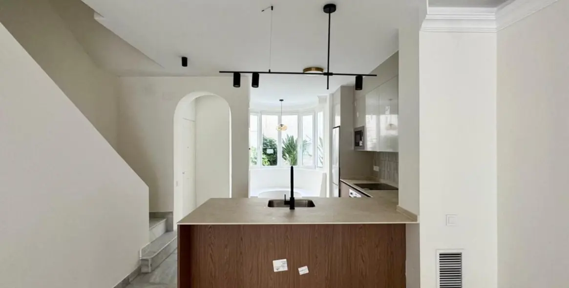 Продажа двухуровневых апартаментов в The Golden Mile 9