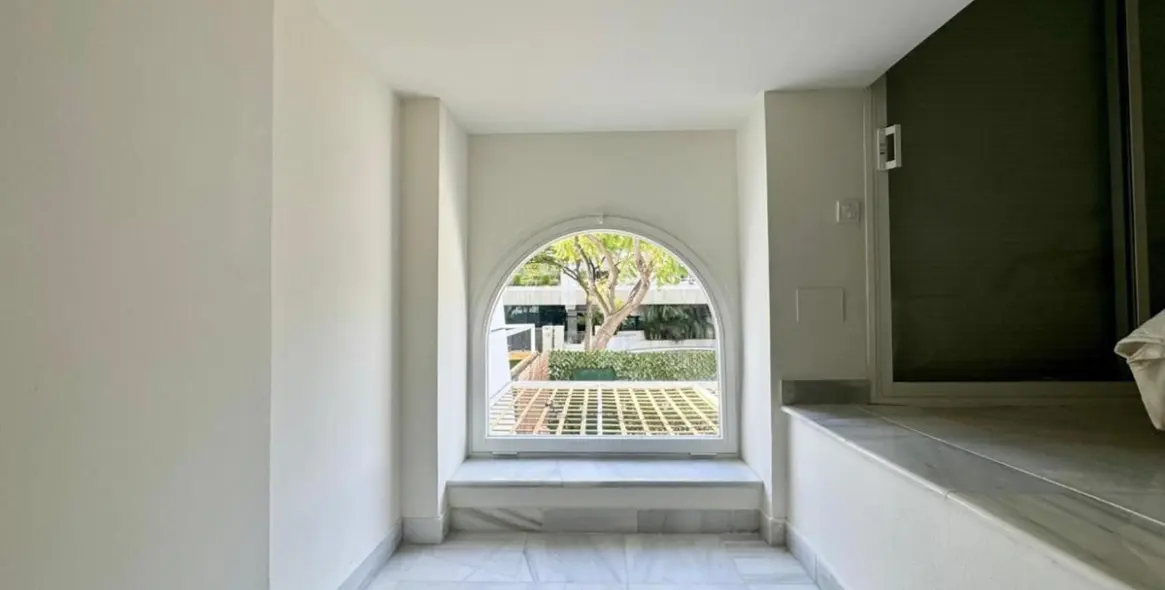 Продажа двухуровневых апартаментов в The Golden Mile 12