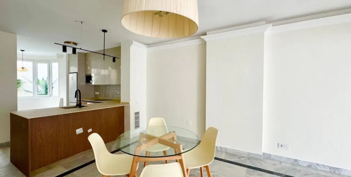 Продажа двухуровневых апартаментов в The Golden Mile 17