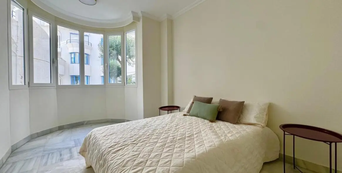 Продажа двухуровневых апартаментов в The Golden Mile 21