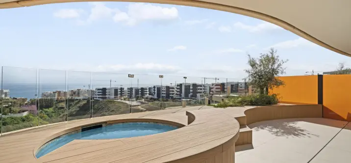 Продажа апартаментов на среднем этаже в Fuengirola 0