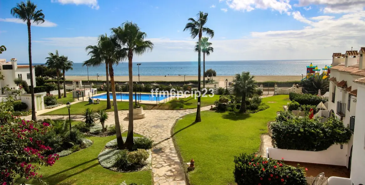 Продажа дома на две семьи в Casares Playa 3