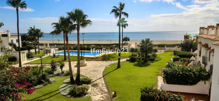 Продажа дома на две семьи в Casares Playa 2